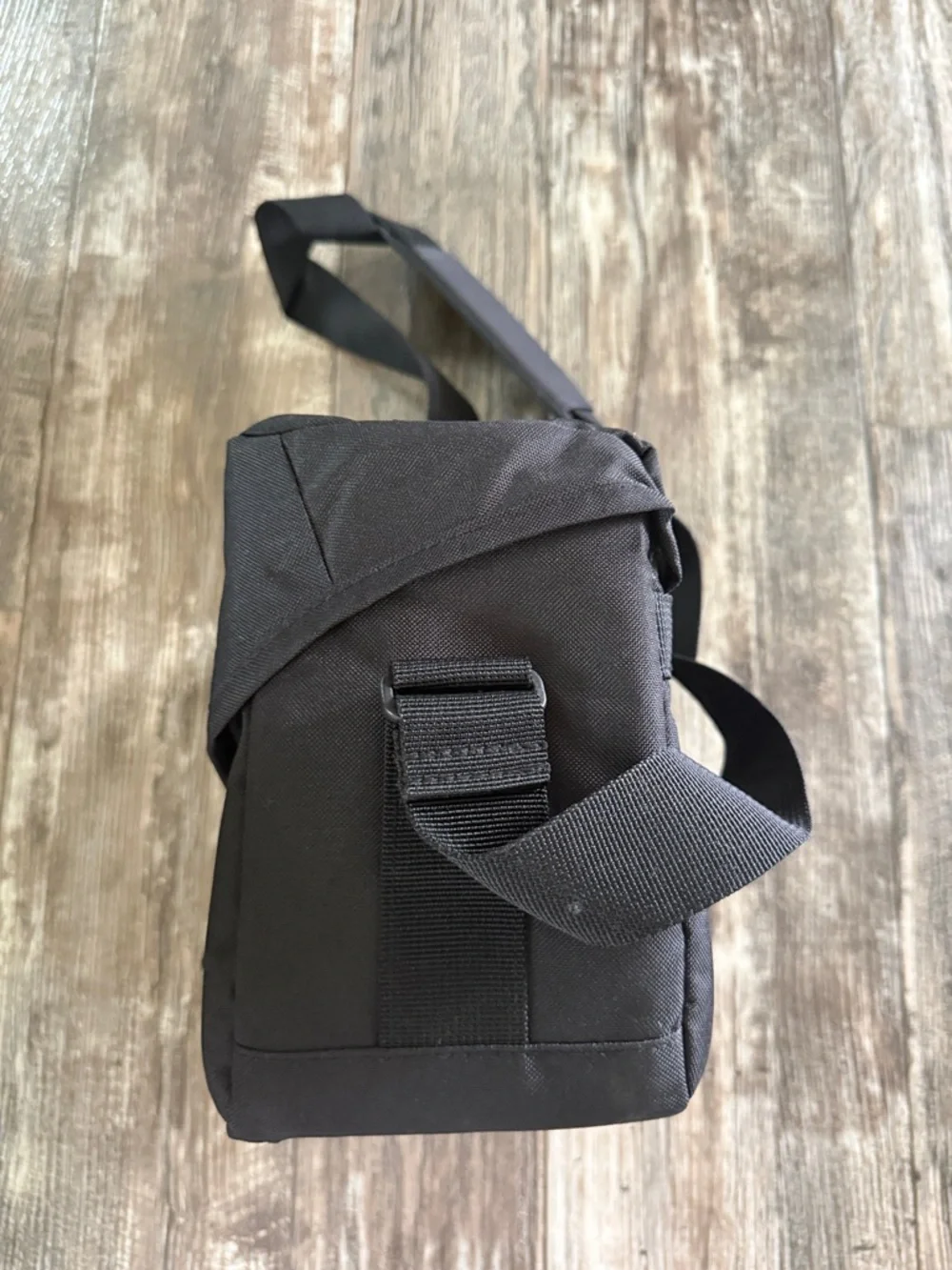 Canon EOS Shoulder Bag (Black) Camera 100ES
